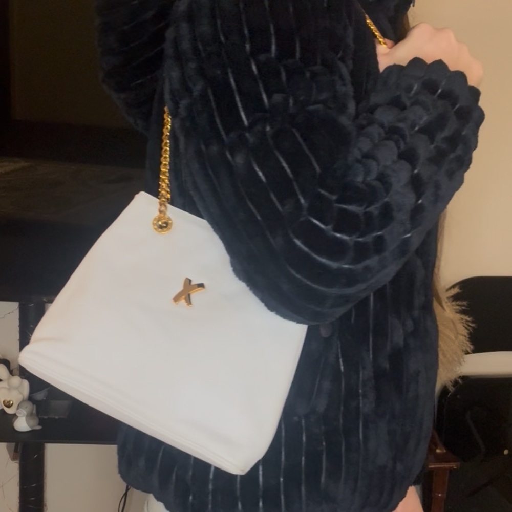 Paloma Picasso  White Shoulder Bag with‎ Gold chain